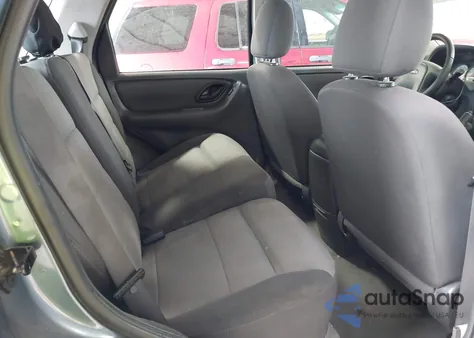 2005 Ford Escape Xls z USA, uszkodzony, nr VIN 1FMYU02Z25KA39635